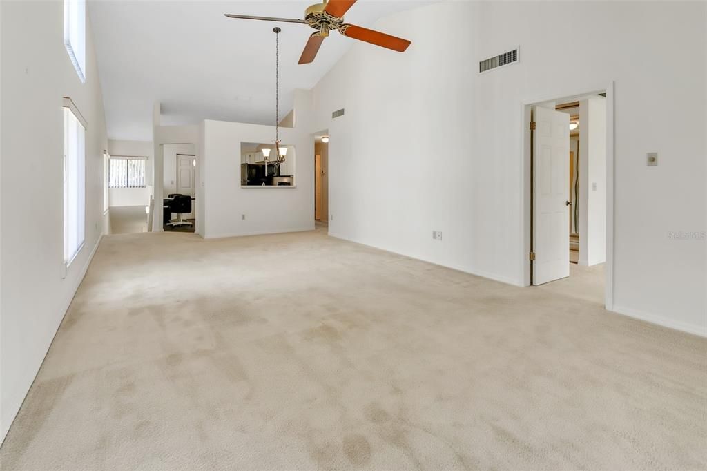 For Sale: $199,999 (2 beds, 2 baths, 1160 Square Feet)