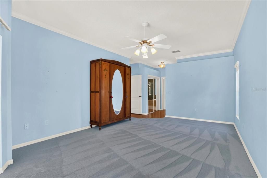 En Venta: $630,000 (4 camas, 2 baños, 2769 Pies cuadrados)