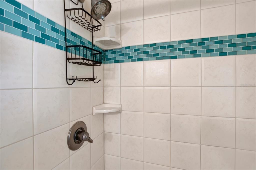 En Venta: $630,000 (4 camas, 2 baños, 2769 Pies cuadrados)