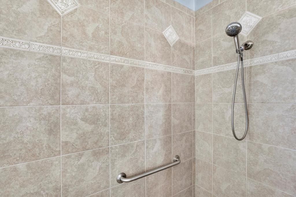 En Venta: $630,000 (4 camas, 2 baños, 2769 Pies cuadrados)