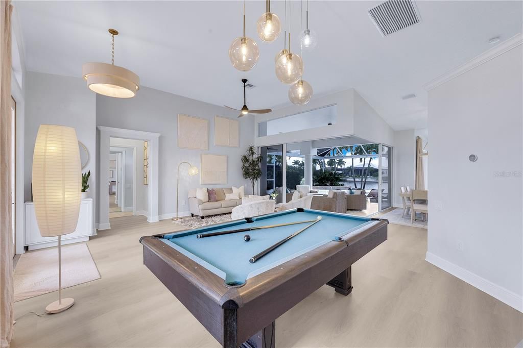 En Venta: $895,000 (3 camas, 3 baños, 2269 Pies cuadrados)