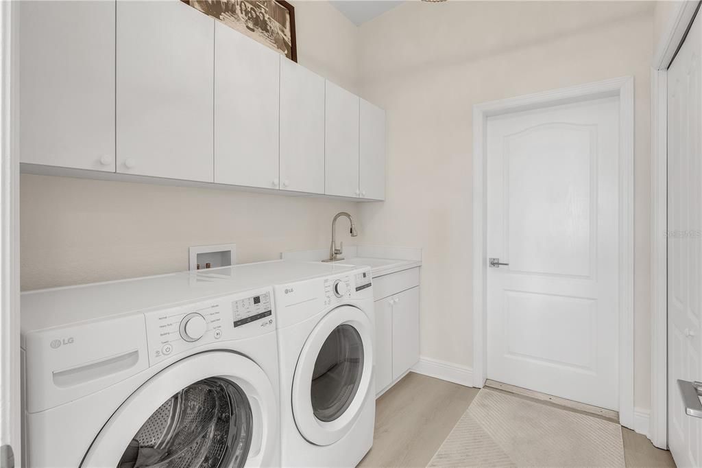 En Venta: $895,000 (3 camas, 3 baños, 2269 Pies cuadrados)