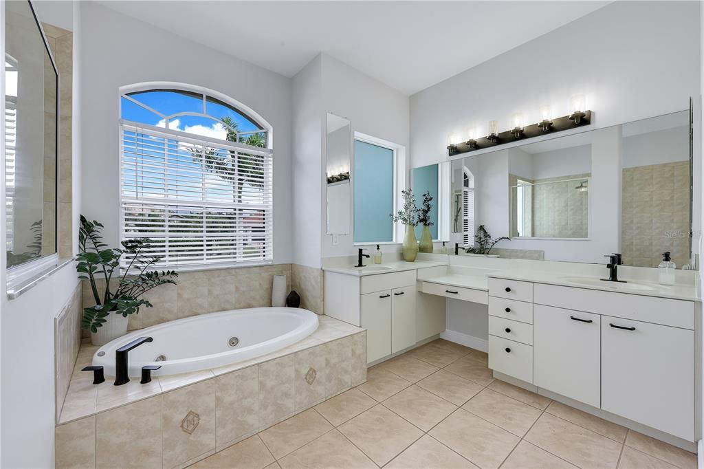 En Venta: $895,000 (3 camas, 3 baños, 2269 Pies cuadrados)