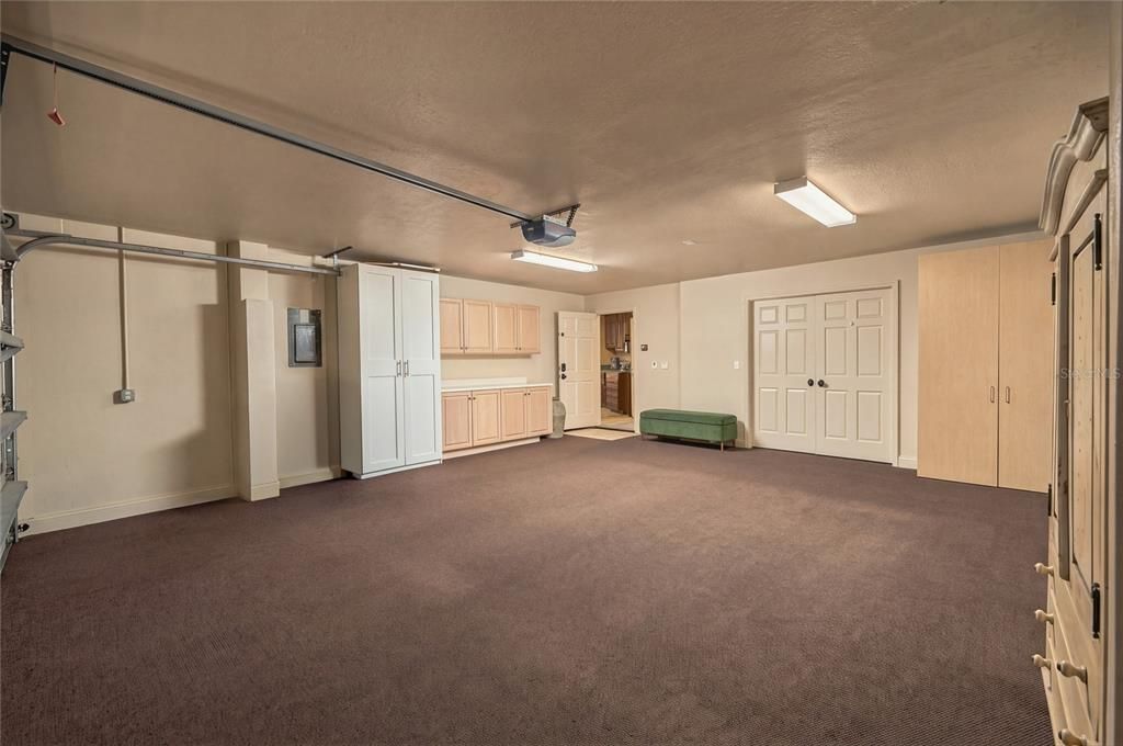 For Sale: $1,085,000 (4 beds, 4 baths, 4147 Square Feet)