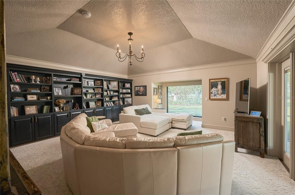 For Sale: $1,085,000 (4 beds, 4 baths, 4147 Square Feet)