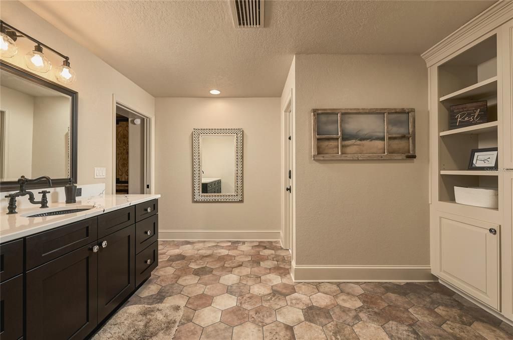 For Sale: $1,085,000 (4 beds, 4 baths, 4147 Square Feet)