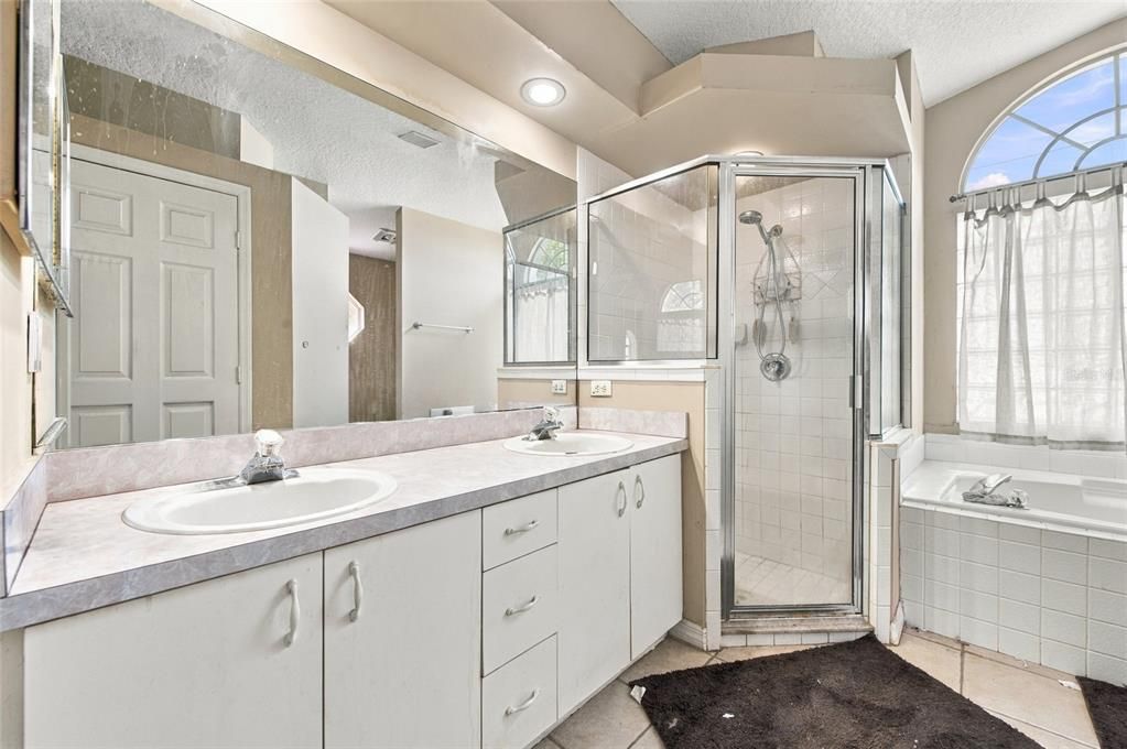 For Sale: $339,900 (3 beds, 2 baths, 1807 Square Feet)