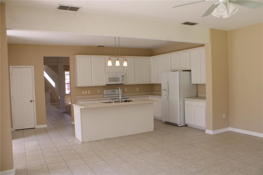 For Sale: $669,000 (4 beds, 3 baths, 2686 Square Feet)