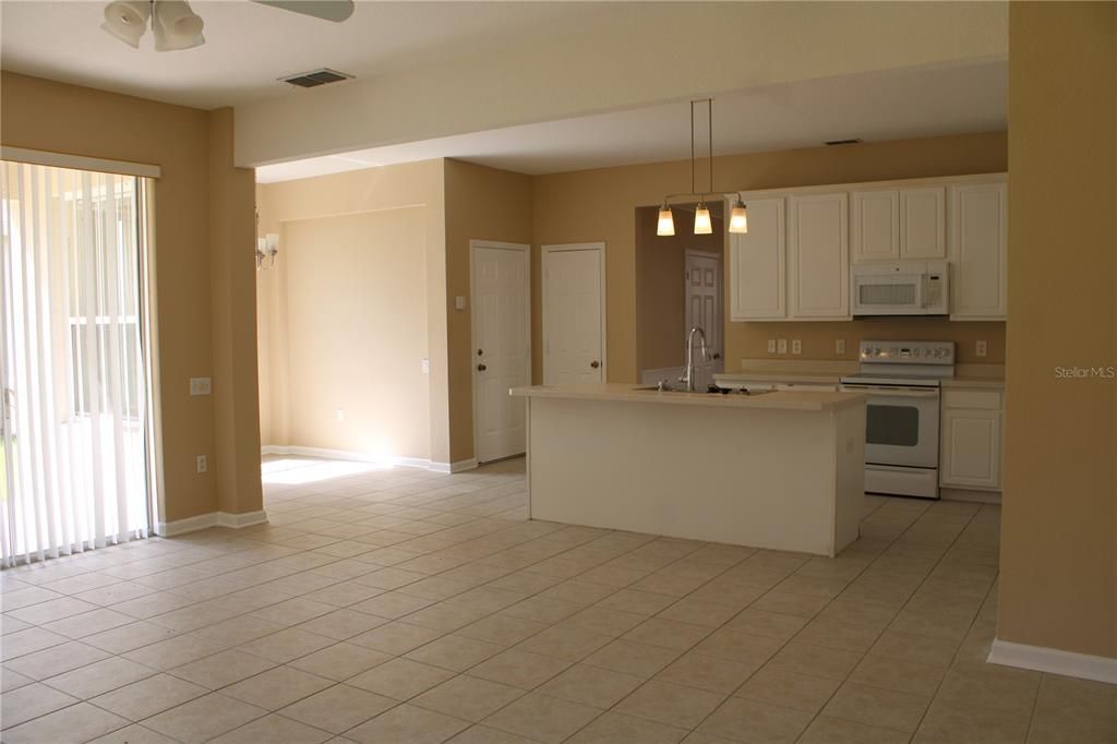 For Sale: $669,000 (4 beds, 3 baths, 2686 Square Feet)