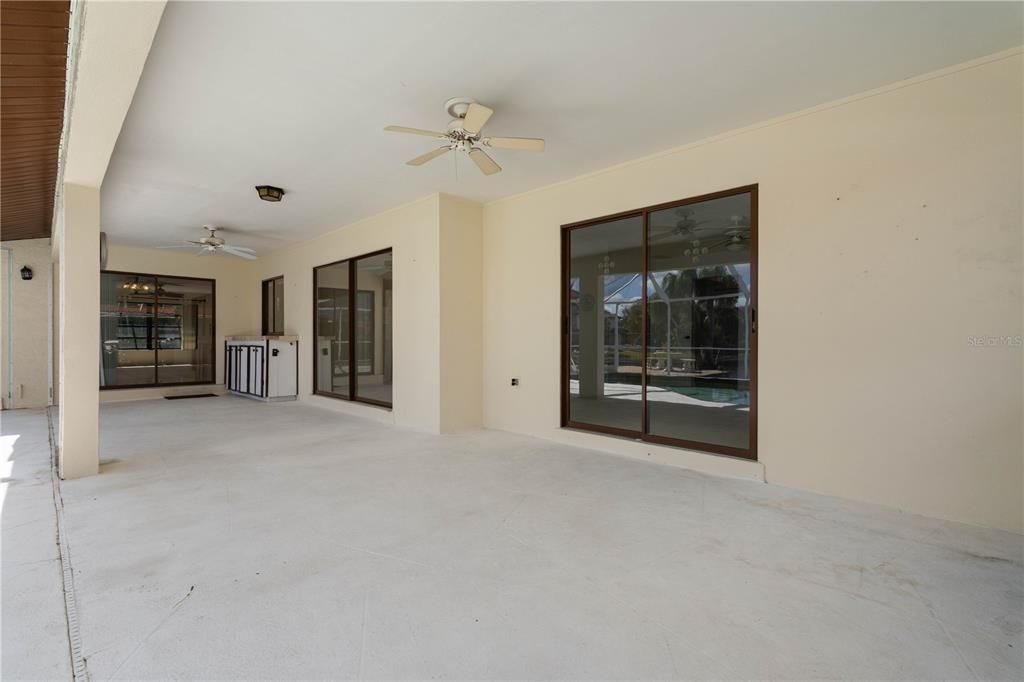 En Venta: $570,000 (3 camas, 2 baños, 2013 Pies cuadrados)