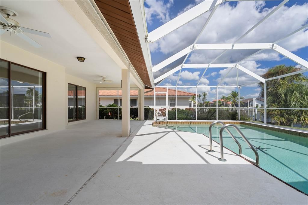 En Venta: $570,000 (3 camas, 2 baños, 2013 Pies cuadrados)