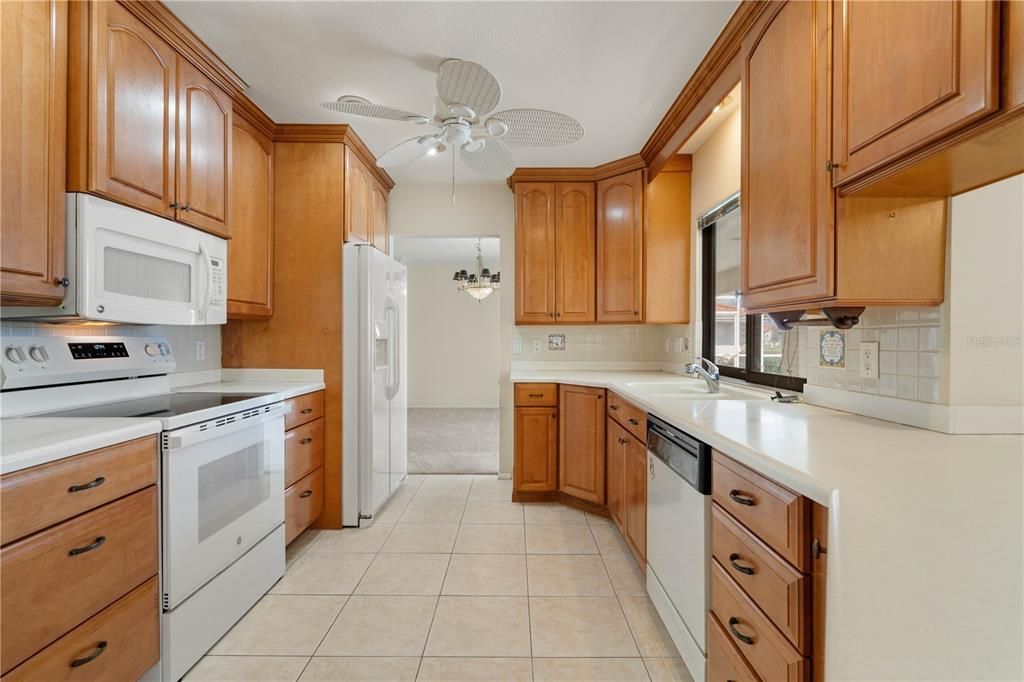 En Venta: $570,000 (3 camas, 2 baños, 2013 Pies cuadrados)