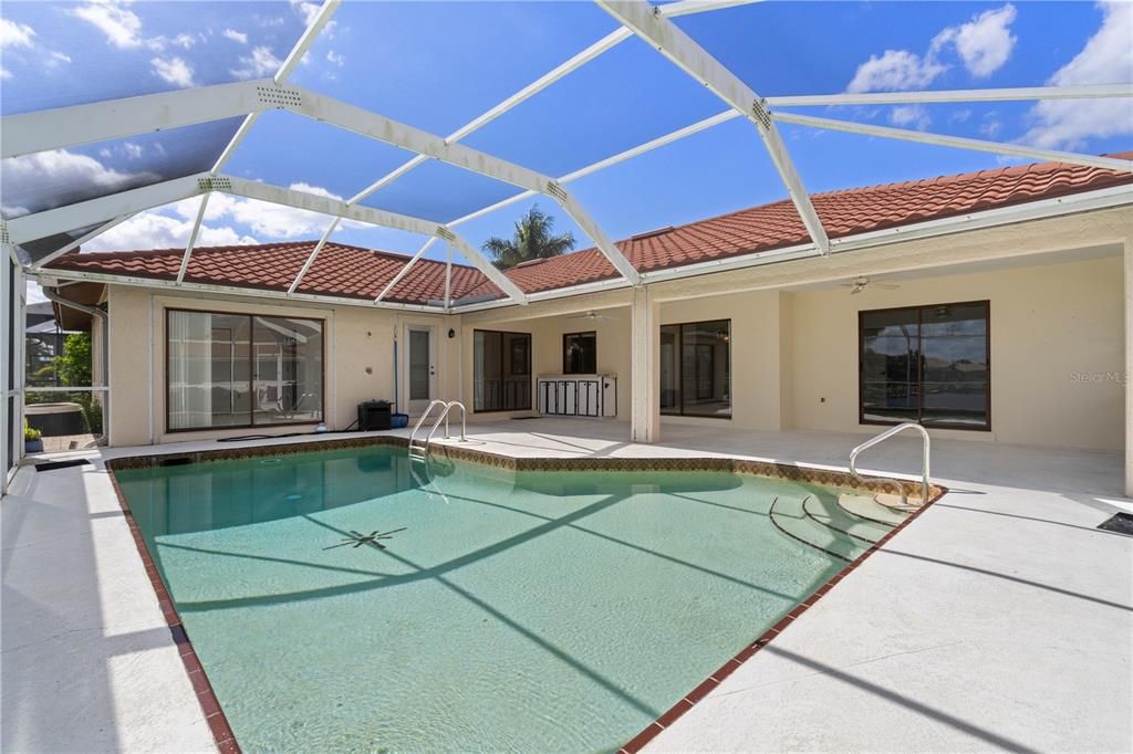 En Venta: $570,000 (3 camas, 2 baños, 2013 Pies cuadrados)
