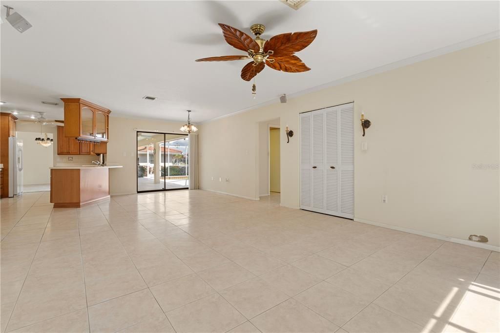 En Venta: $570,000 (3 camas, 2 baños, 2013 Pies cuadrados)