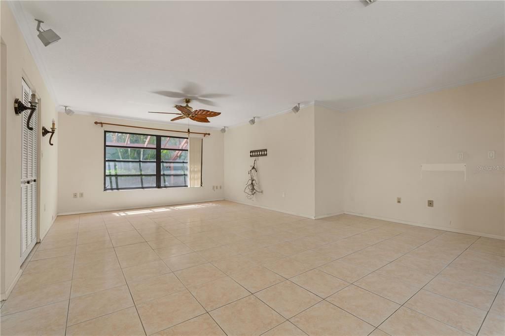 En Venta: $570,000 (3 camas, 2 baños, 2013 Pies cuadrados)