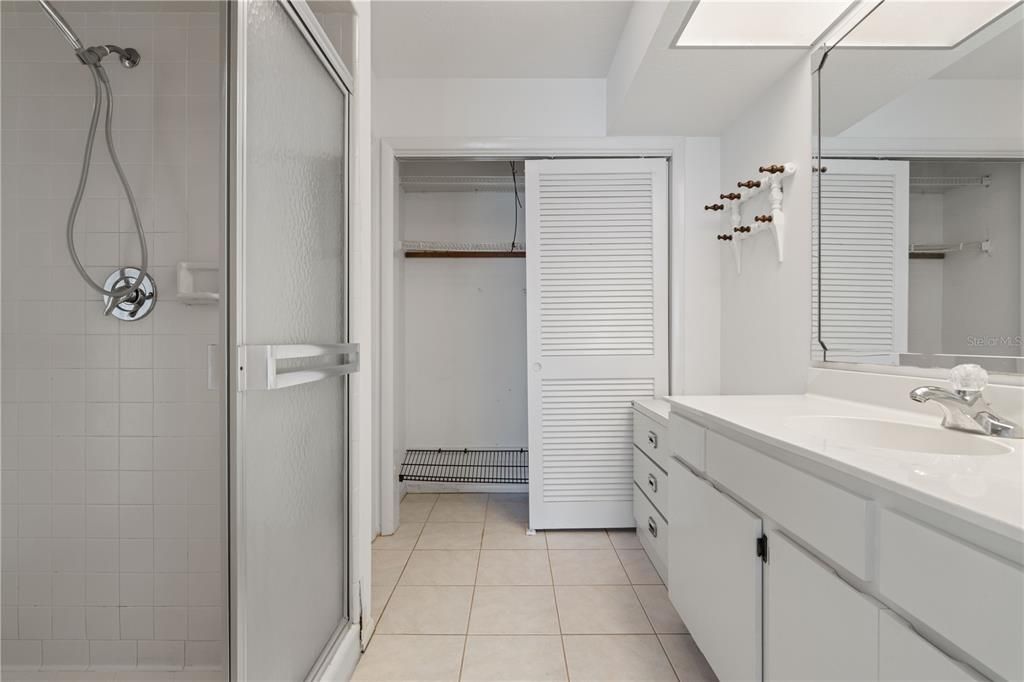 En Venta: $570,000 (3 camas, 2 baños, 2013 Pies cuadrados)