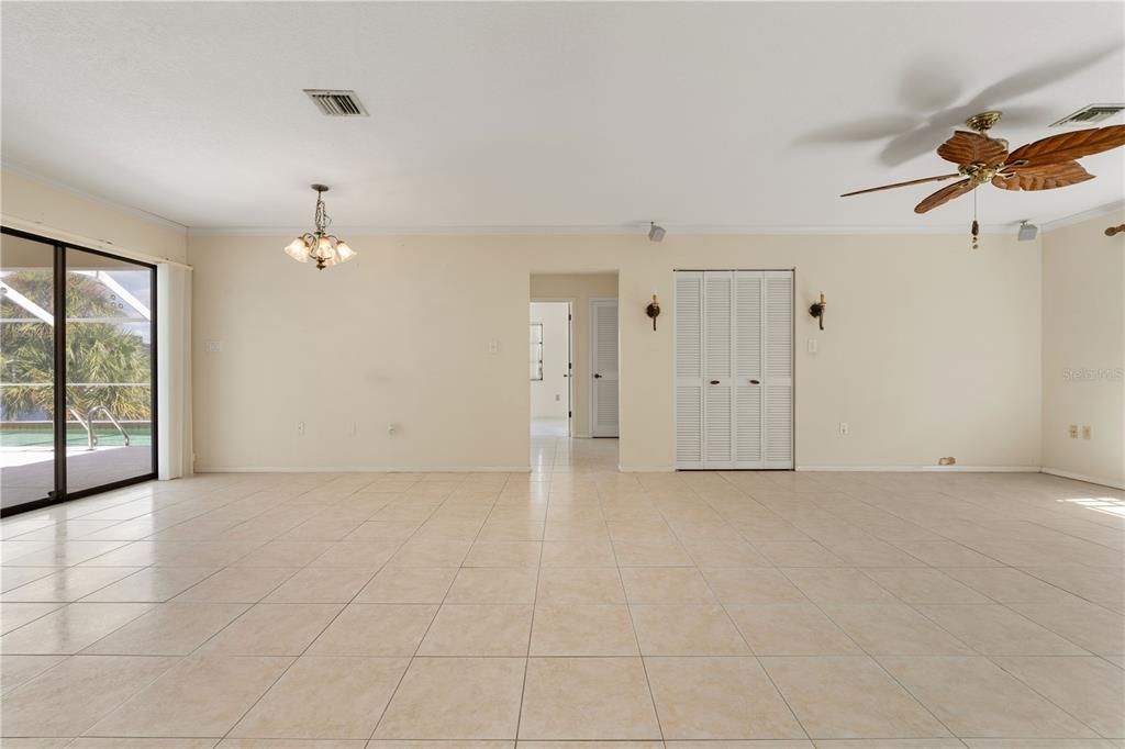 En Venta: $570,000 (3 camas, 2 baños, 2013 Pies cuadrados)
