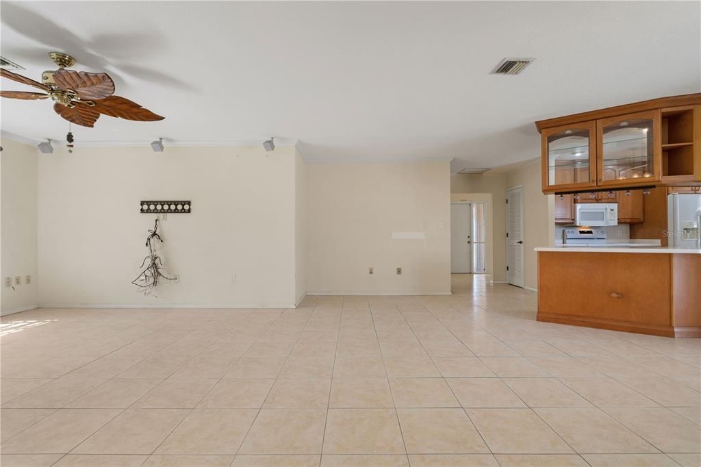 En Venta: $570,000 (3 camas, 2 baños, 2013 Pies cuadrados)