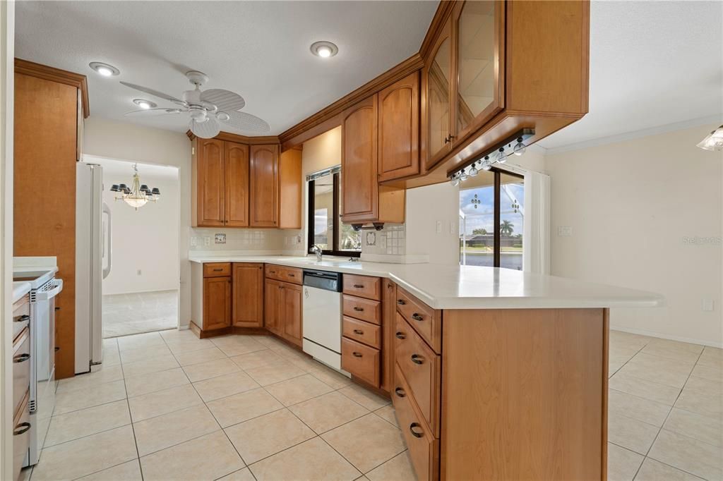 En Venta: $570,000 (3 camas, 2 baños, 2013 Pies cuadrados)