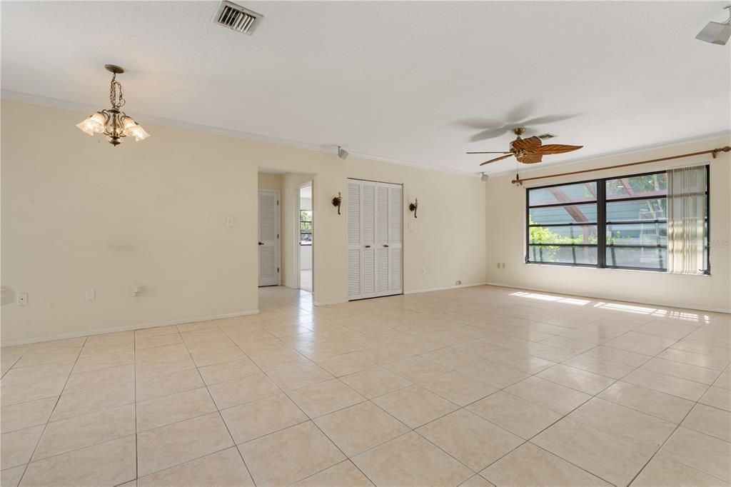 En Venta: $570,000 (3 camas, 2 baños, 2013 Pies cuadrados)