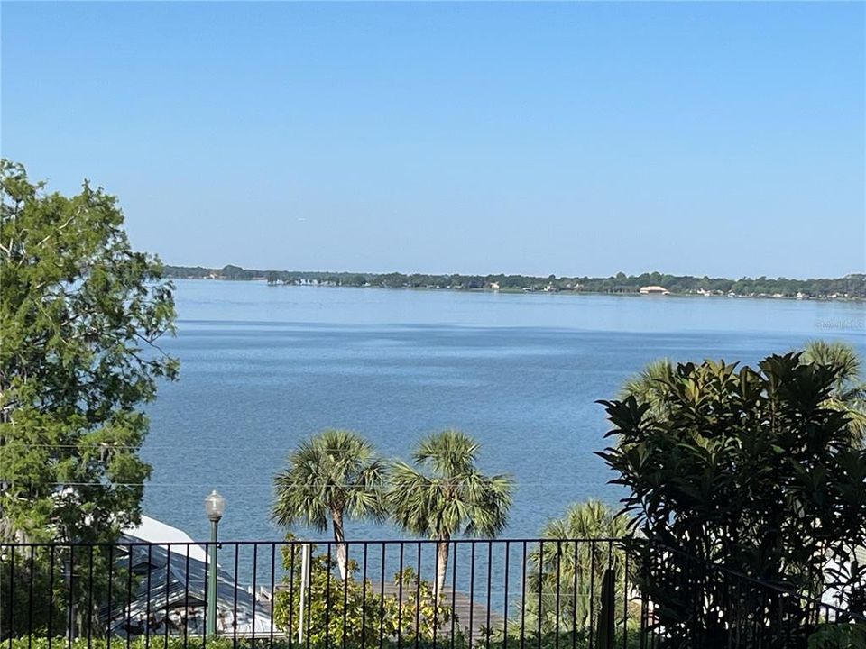 For Sale: $995,000 (3 beds, 2 baths, 1564 Square Feet)
