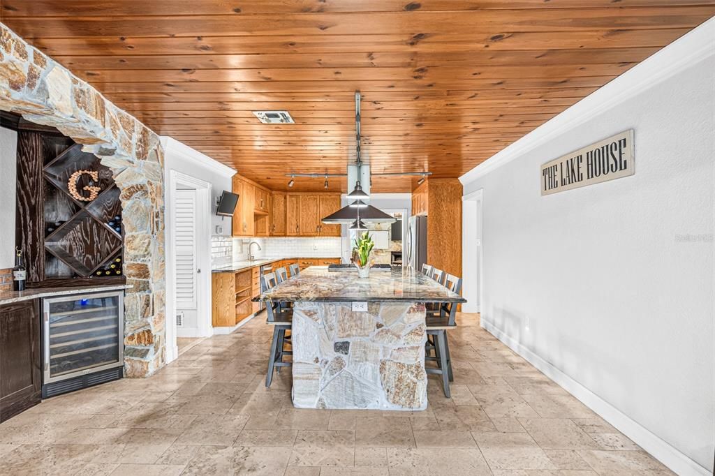 For Sale: $1,400,000 (3 beds, 2 baths, 2214 Square Feet)