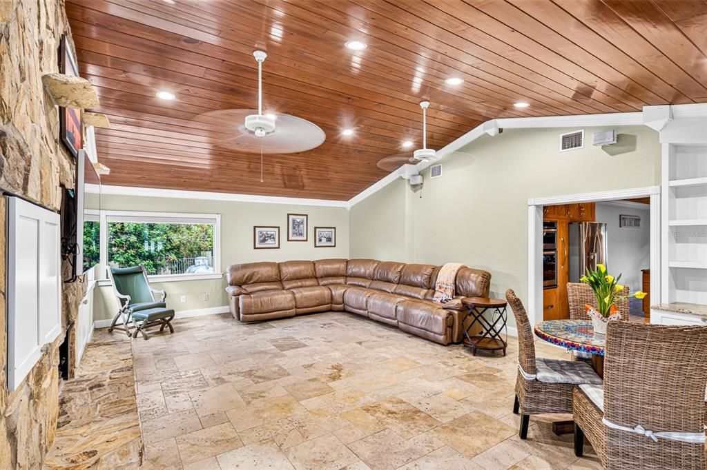 For Sale: $1,400,000 (3 beds, 2 baths, 2214 Square Feet)