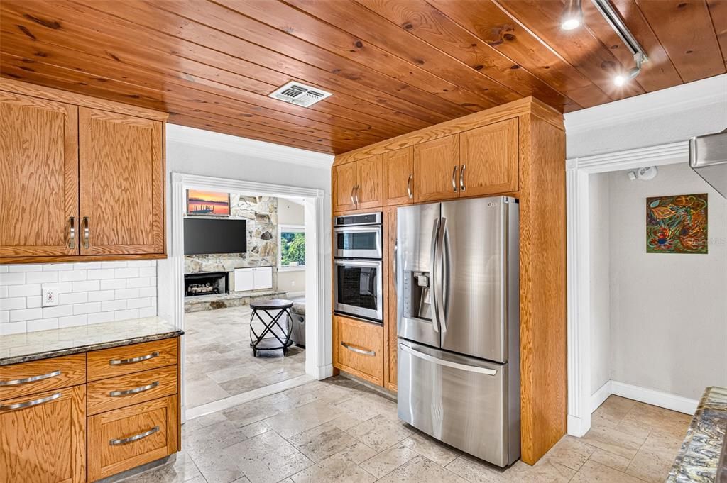 For Sale: $1,400,000 (3 beds, 2 baths, 2214 Square Feet)