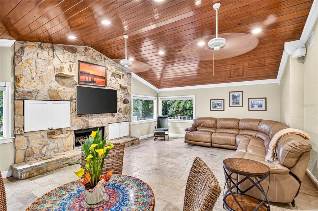 For Sale: $1,400,000 (3 beds, 2 baths, 2214 Square Feet)