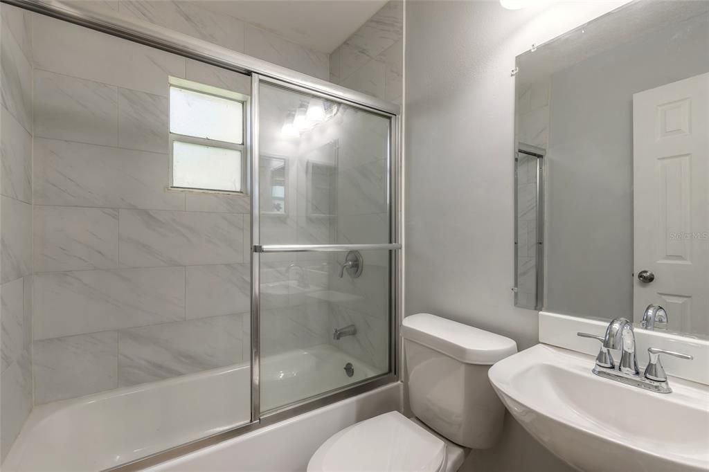 На продажу: $265,000 (3 спален, 2 ванн, 1706 Квадратных фут)