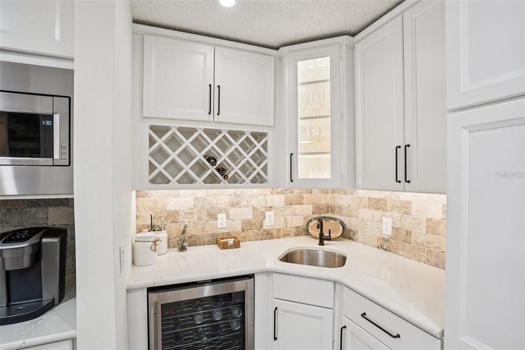 For Sale: $310,000 (2 beds, 2 baths, 1156 Square Feet)