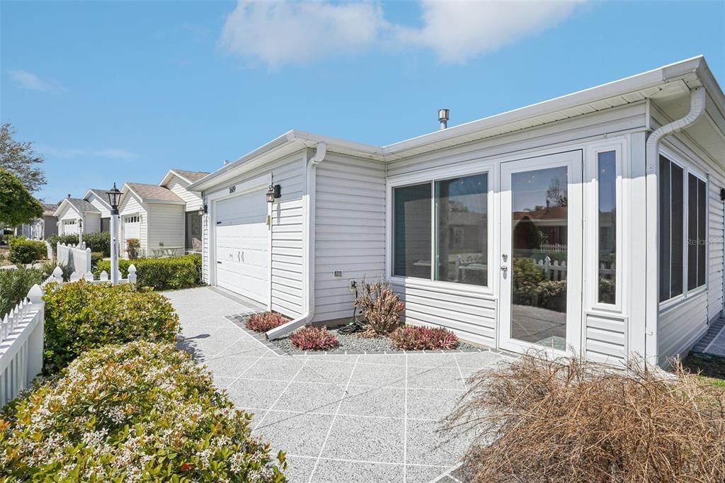 For Sale: $310,000 (2 beds, 2 baths, 1156 Square Feet)