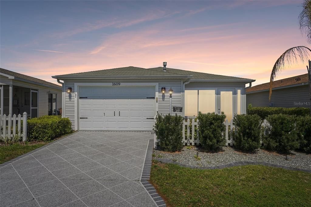 For Sale: $310,000 (2 beds, 2 baths, 1156 Square Feet)