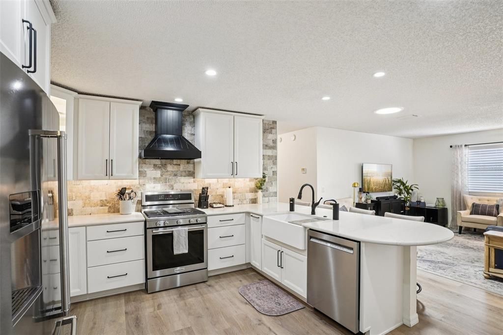 For Sale: $310,000 (2 beds, 2 baths, 1156 Square Feet)