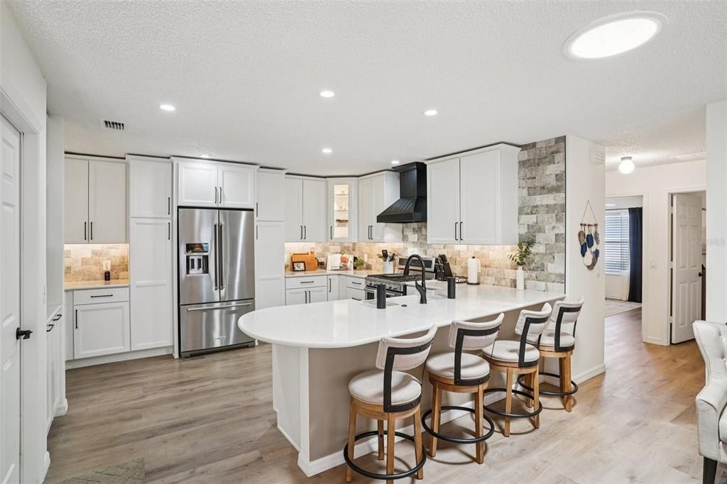 For Sale: $310,000 (2 beds, 2 baths, 1156 Square Feet)
