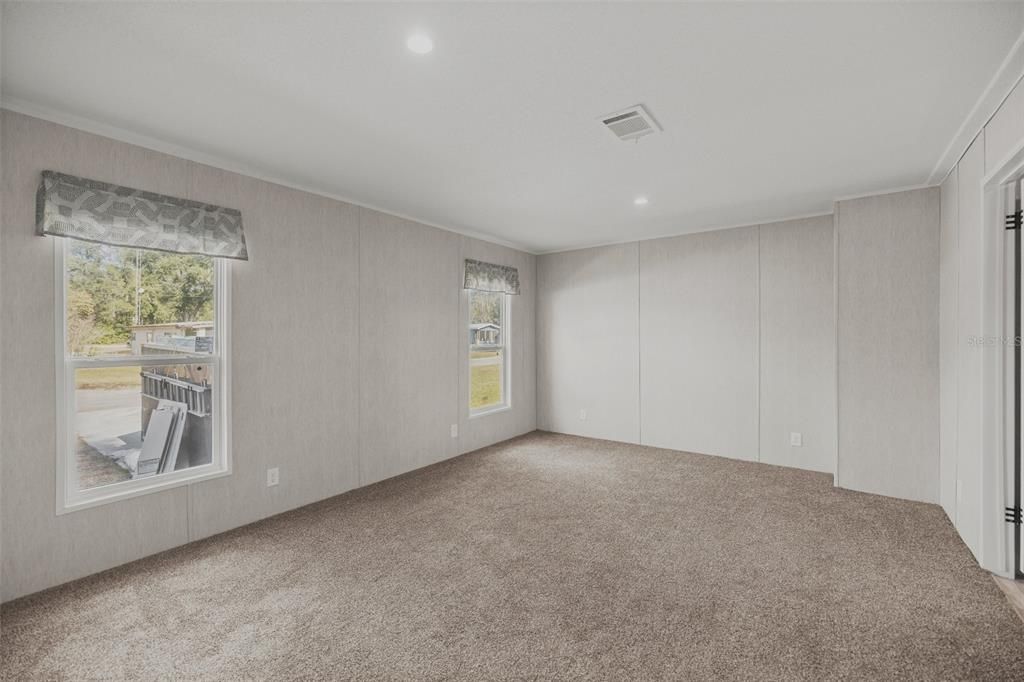 На продажу: $189,999 (3 спален, 2 ванн, 1352 Квадратных фут)