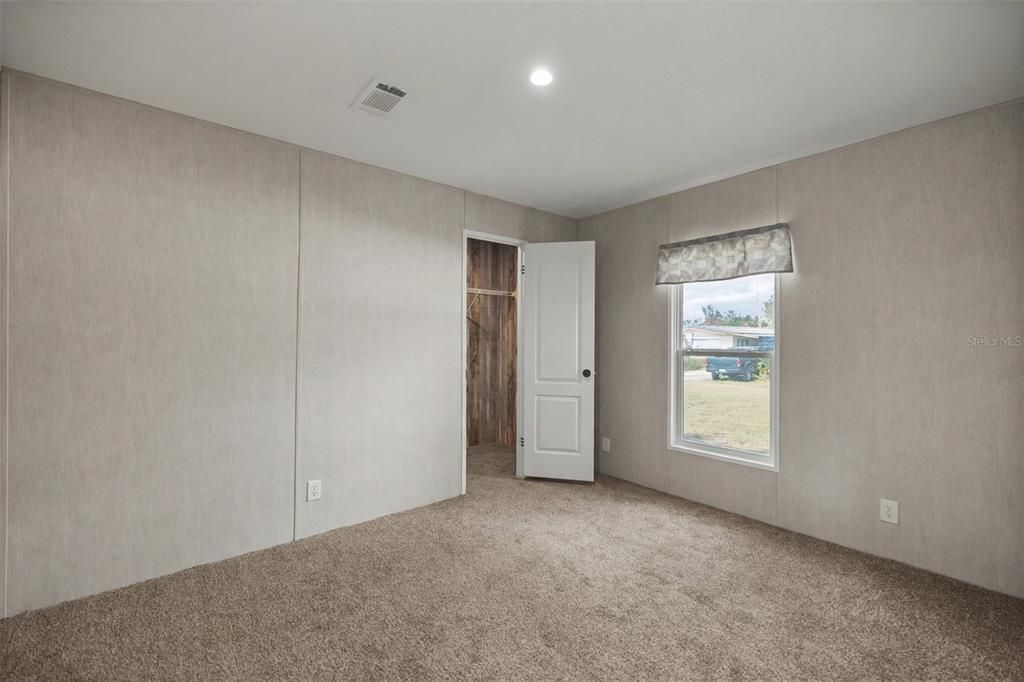 На продажу: $189,999 (3 спален, 2 ванн, 1352 Квадратных фут)