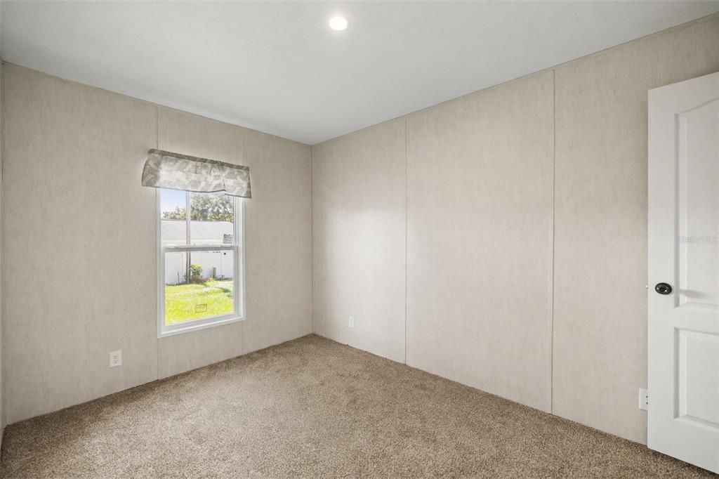 На продажу: $189,999 (3 спален, 2 ванн, 1352 Квадратных фут)