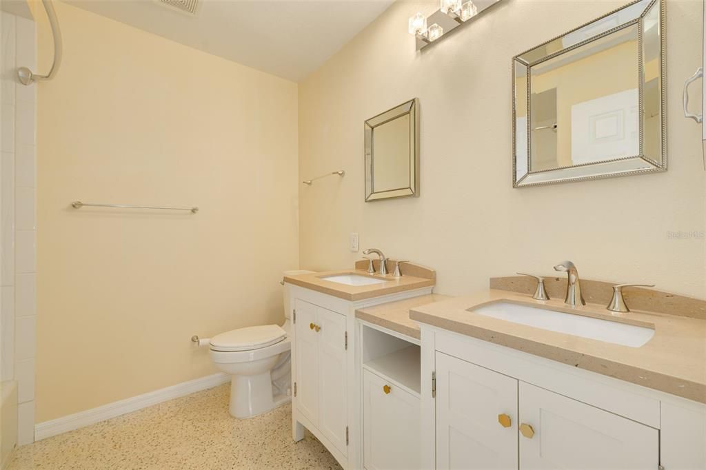 For Sale: $525,000 (3 beds, 2 baths, 1114 Square Feet)