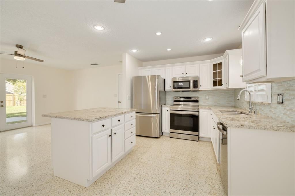 For Sale: $525,000 (3 beds, 2 baths, 1114 Square Feet)