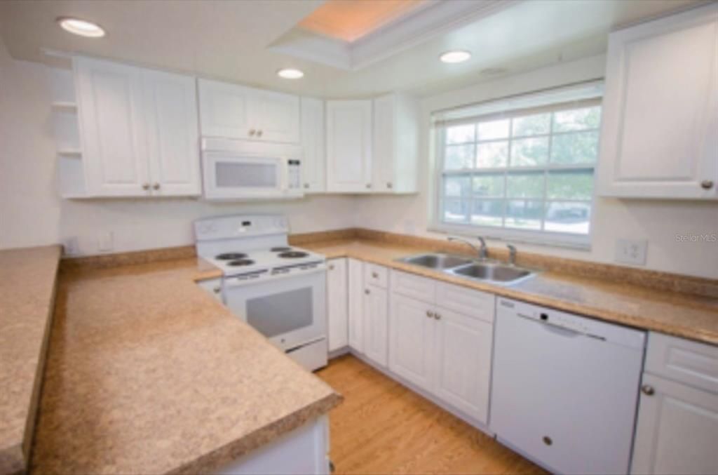 For Sale: $223,000 (2 beds, 2 baths, 1278 Square Feet)
