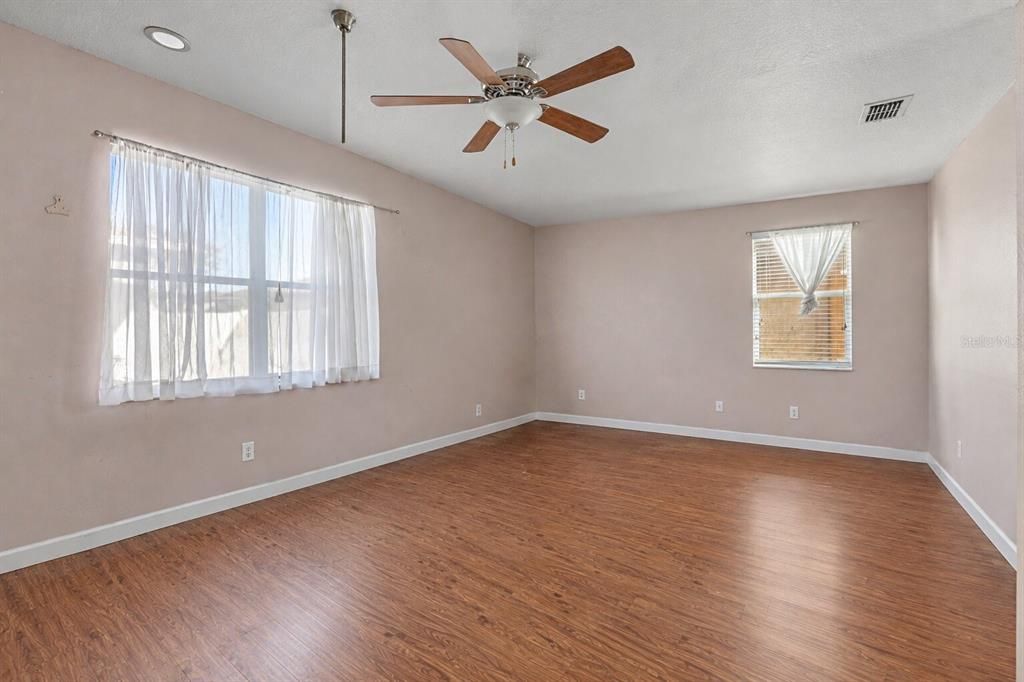 For Sale: $399,900 (3 beds, 2 baths, 1751 Square Feet)