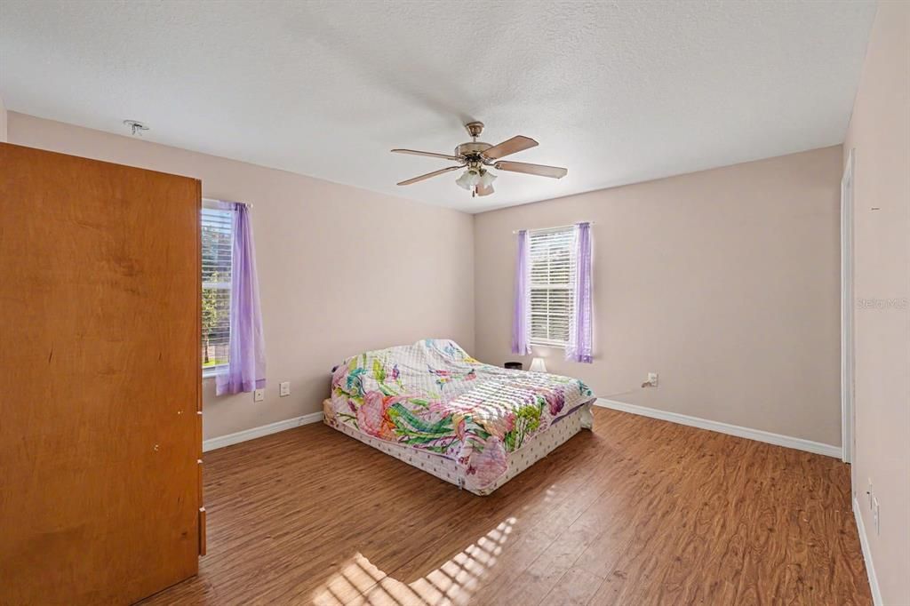 For Sale: $399,900 (3 beds, 2 baths, 1751 Square Feet)