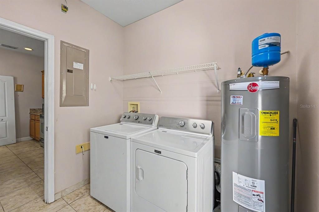 For Sale: $399,900 (3 beds, 2 baths, 1751 Square Feet)