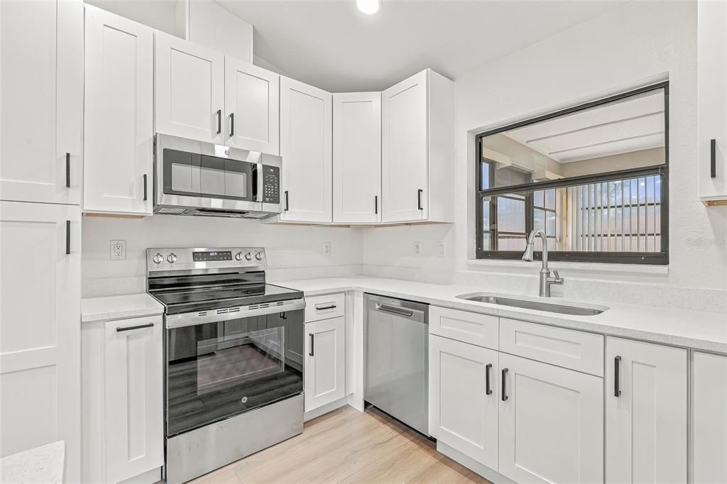 For Sale: $269,900 (2 beds, 2 baths, 1190 Square Feet)