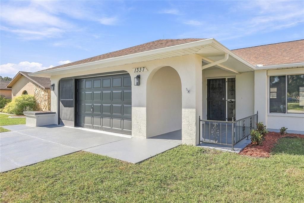 For Sale: $269,900 (2 beds, 2 baths, 1190 Square Feet)