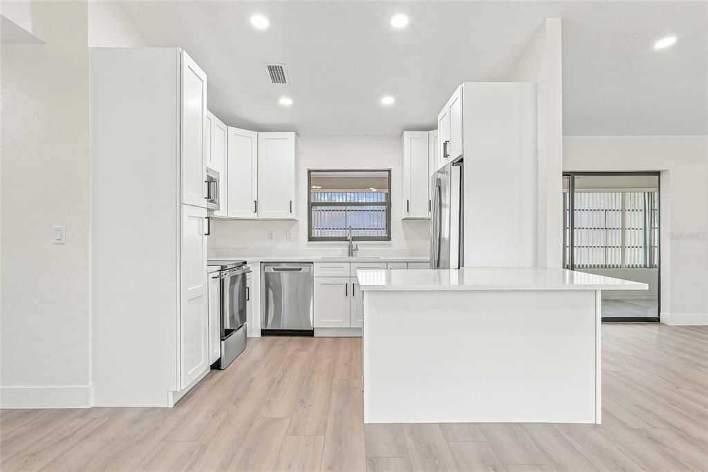 For Sale: $269,900 (2 beds, 2 baths, 1190 Square Feet)