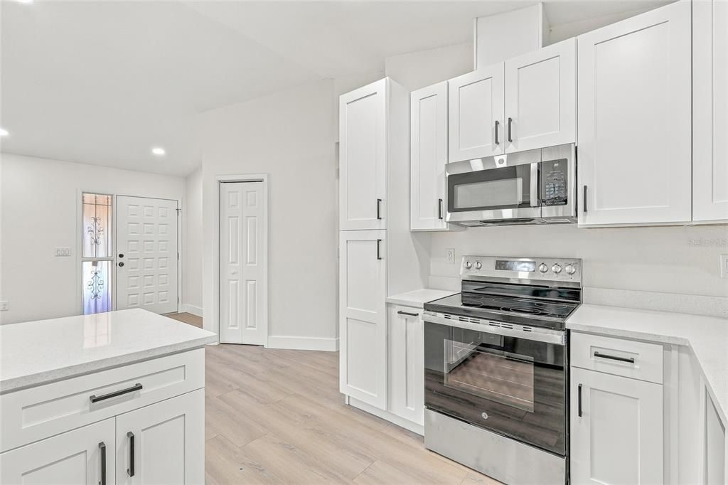 For Sale: $269,900 (2 beds, 2 baths, 1190 Square Feet)