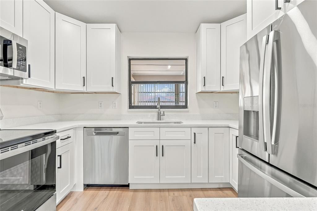 For Sale: $269,900 (2 beds, 2 baths, 1190 Square Feet)