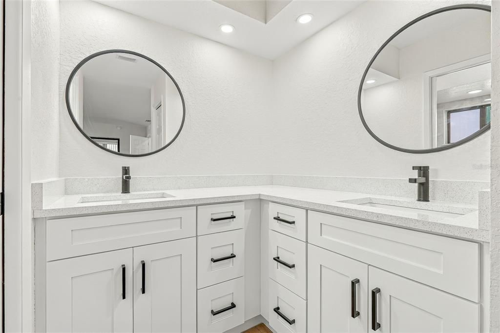 For Sale: $269,900 (2 beds, 2 baths, 1190 Square Feet)